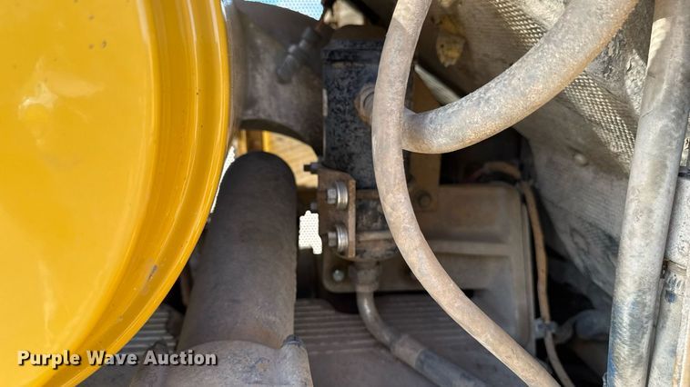 image for item ED1485 2004 Caterpillar D8R dozer