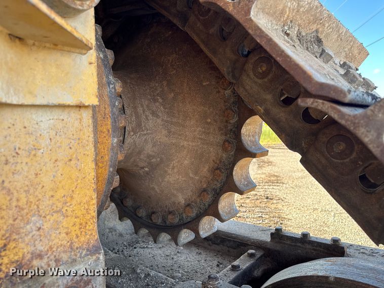 image for item ED1485 2004 Caterpillar D8R dozer