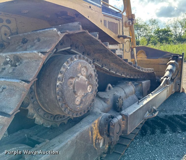 image for item ED1485 2004 Caterpillar D8R dozer