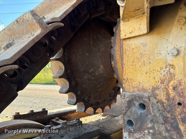 image for item ED1485 2004 Caterpillar D8R dozer