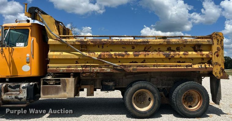 image for item ED2191 2002 International 2554 dump truck