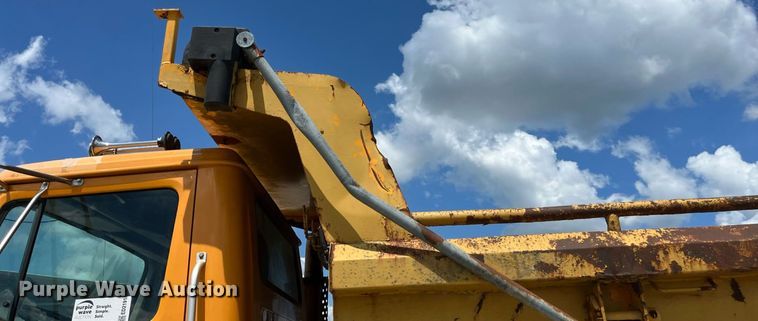 image for item ED2191 2002 International 2554 dump truck