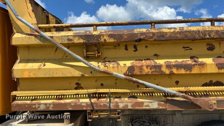 image for item ED2191 2002 International 2554 dump truck