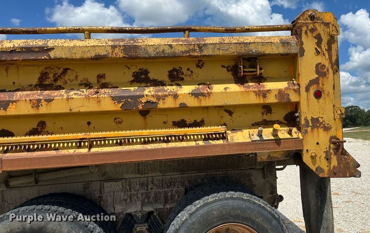 image for item ED2191 2002 International 2554 dump truck