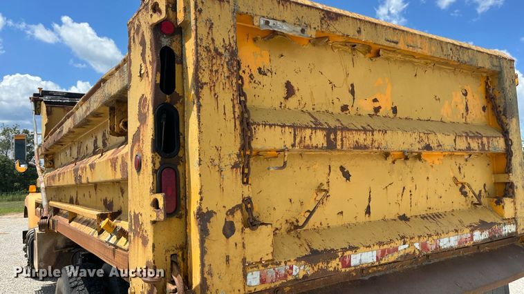 image for item ED2191 2002 International 2554 dump truck