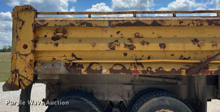 image for item ED2191 2002 International 2554 dump truck