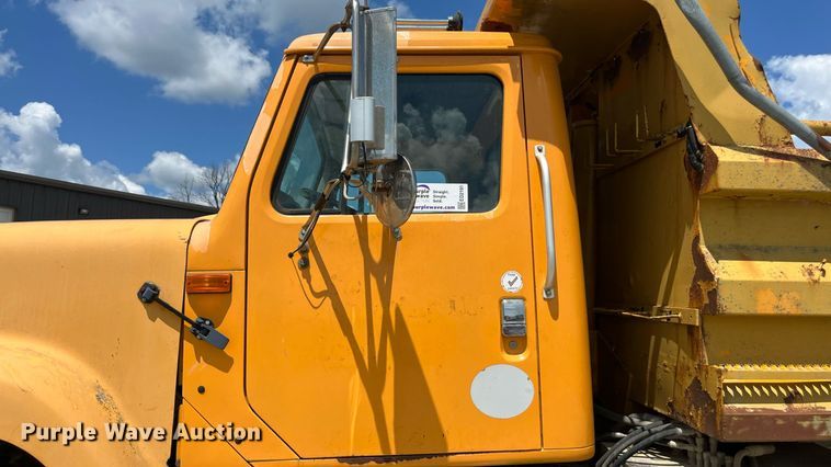 image for item ED2191 2002 International 2554 dump truck