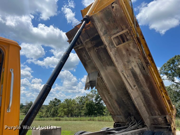 image for item ED2191 2002 International 2554 dump truck