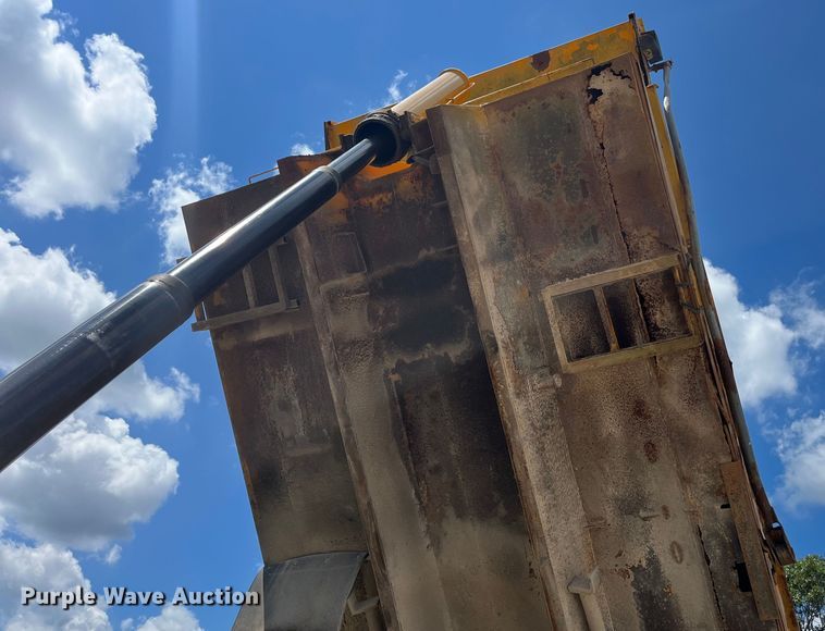 image for item ED2191 2002 International 2554 dump truck