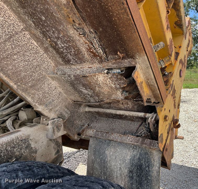 image for item ED2191 2002 International 2554 dump truck