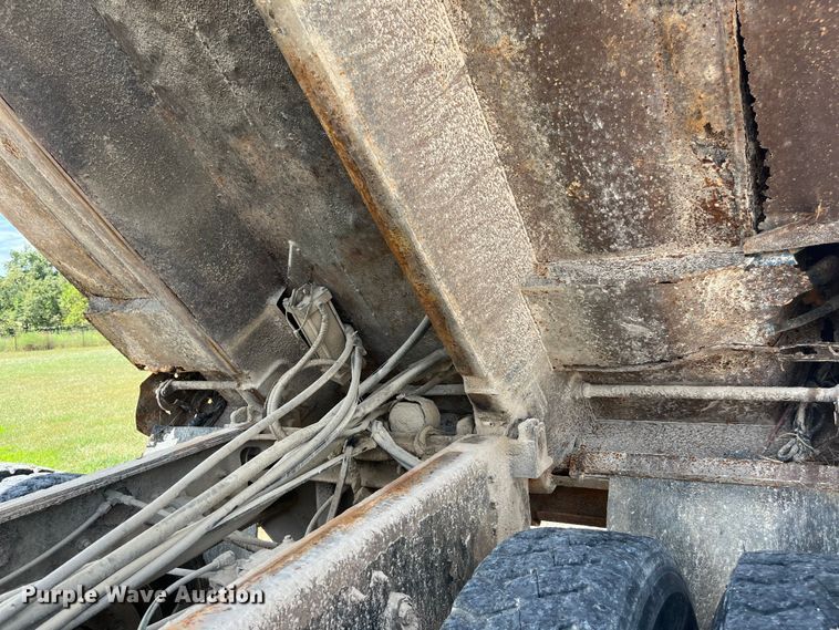 image for item ED2191 2002 International 2554 dump truck