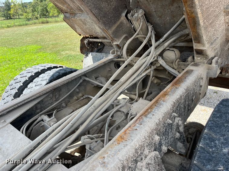 image for item ED2191 2002 International 2554 dump truck