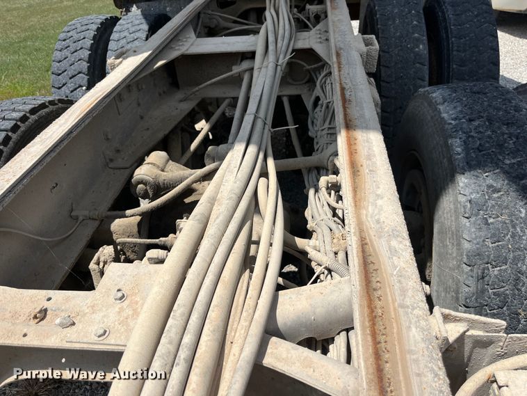 image for item ED2191 2002 International 2554 dump truck