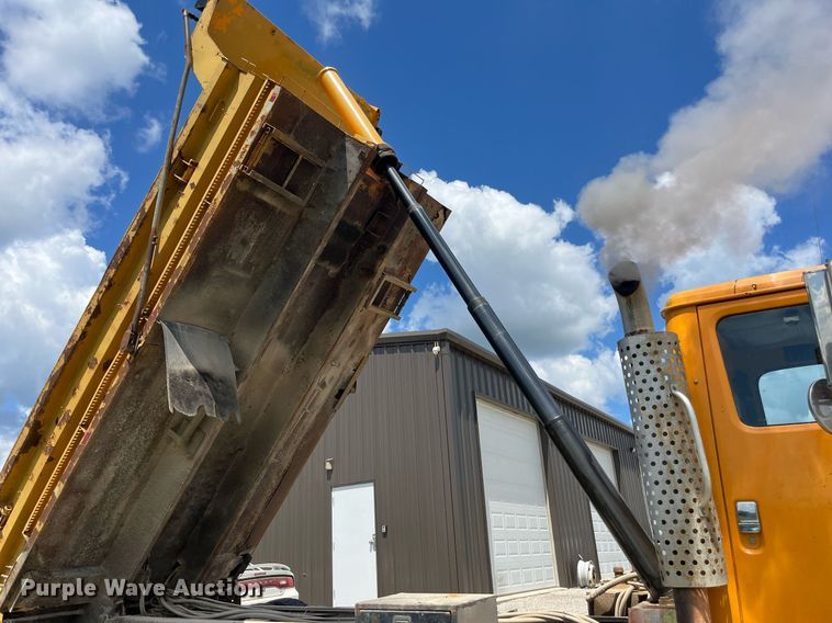 image for item ED2191 2002 International 2554 dump truck