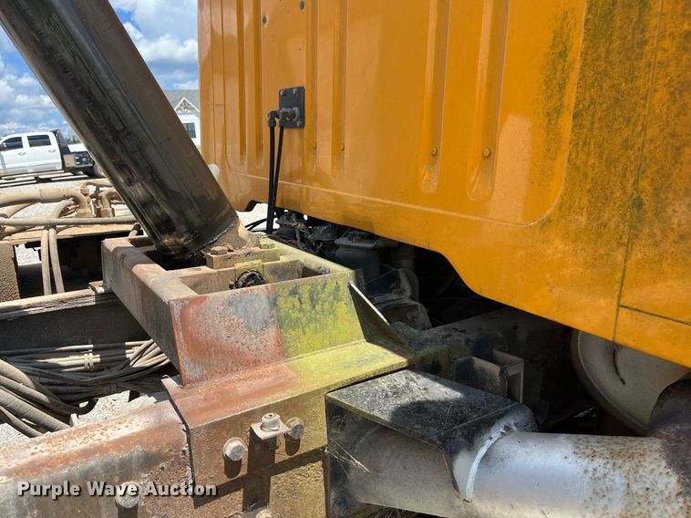 image for item ED2191 2002 International 2554 dump truck