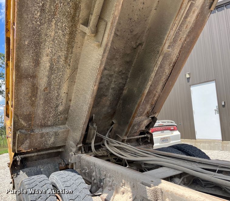 image for item ED2191 2002 International 2554 dump truck