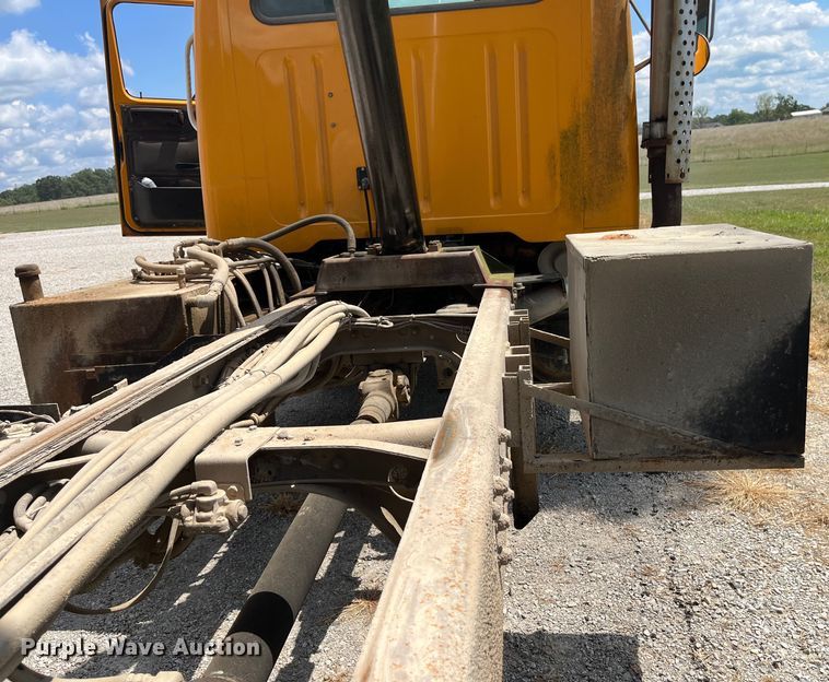 image for item ED2191 2002 International 2554 dump truck