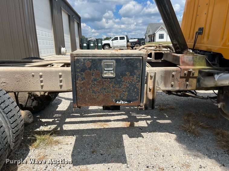 image for item ED2191 2002 International 2554 dump truck