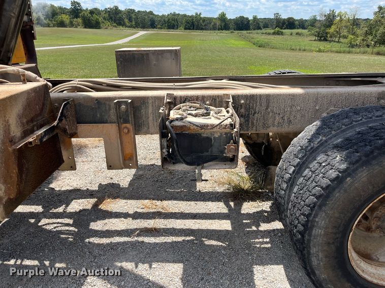 image for item ED2191 2002 International 2554 dump truck