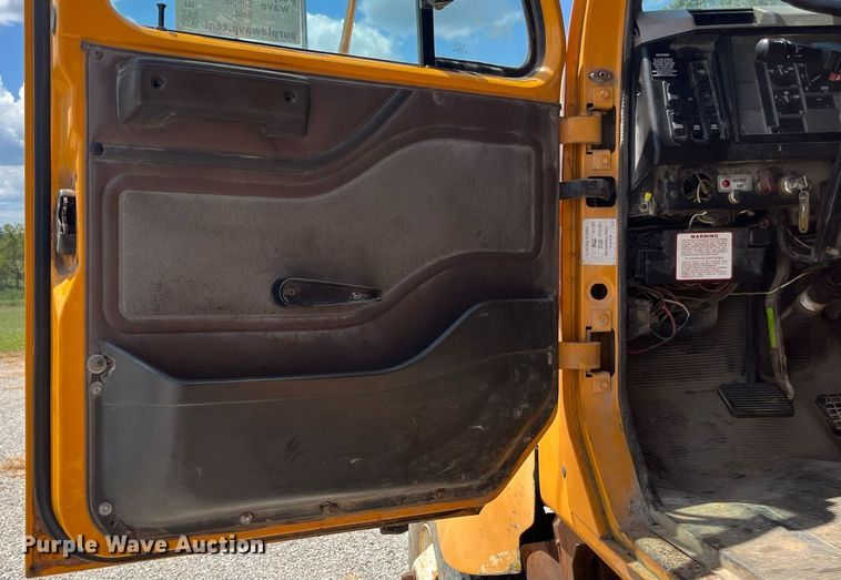 image for item ED2191 2002 International 2554 dump truck