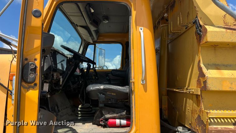 image for item ED2191 2002 International 2554 dump truck