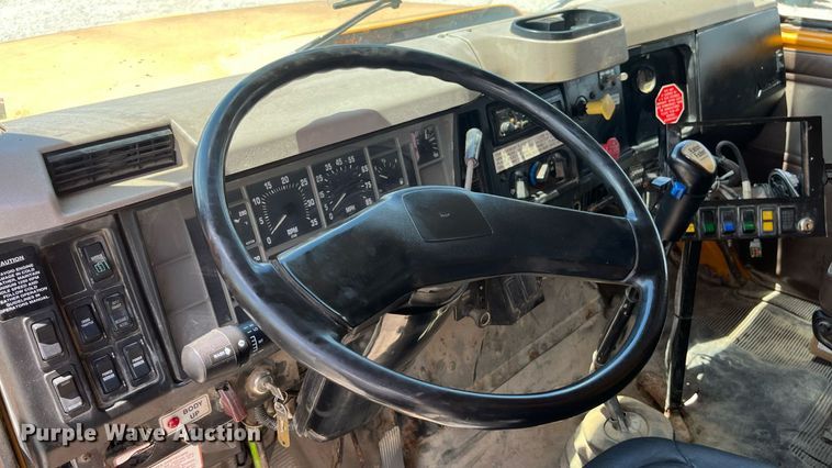 image for item ED2191 2002 International 2554 dump truck