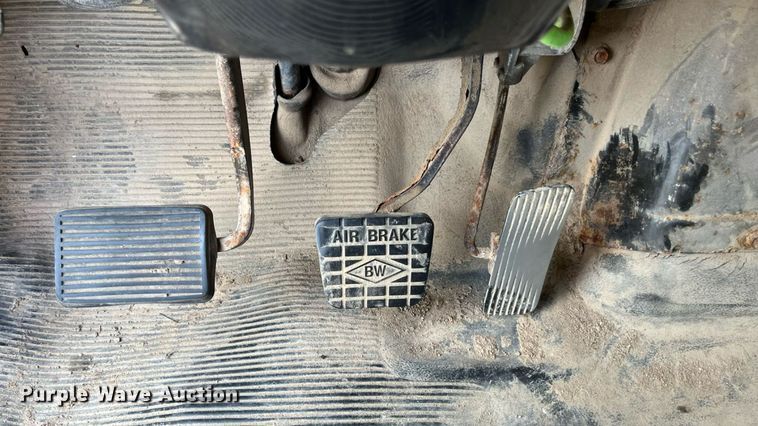 image for item ED2191 2002 International 2554 dump truck