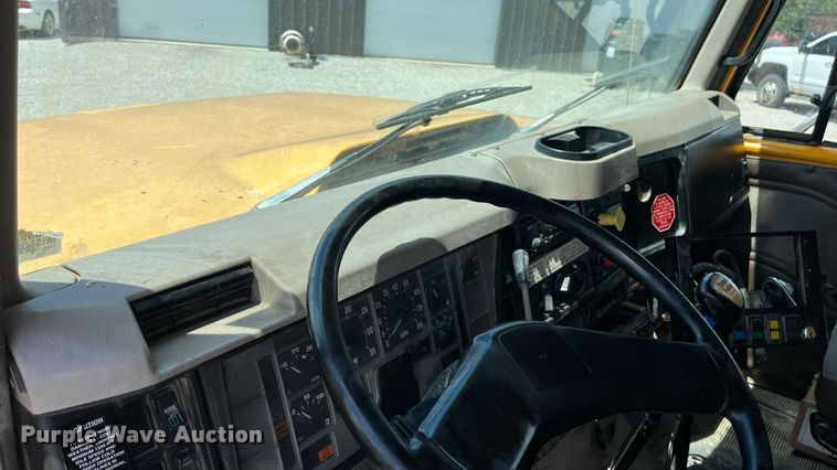 image for item ED2191 2002 International 2554 dump truck