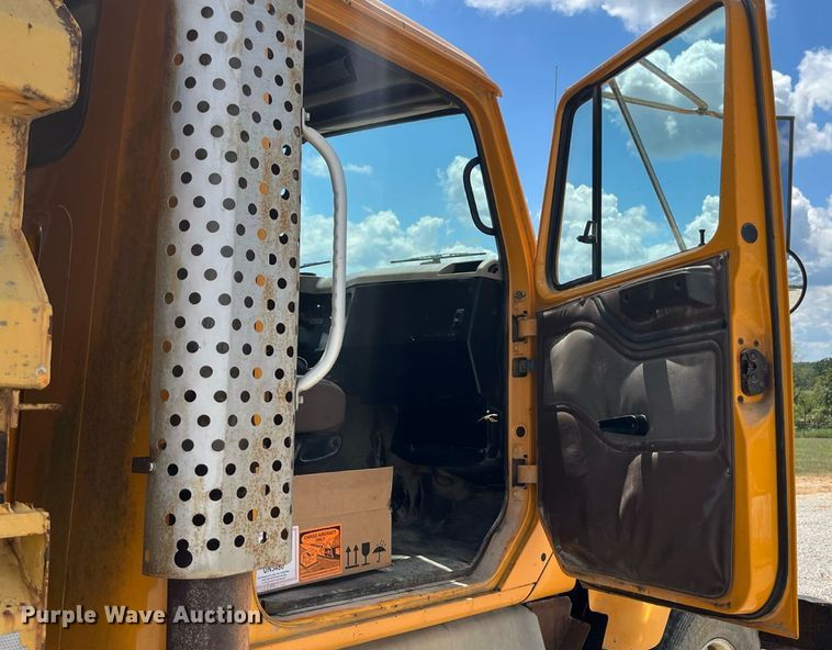 image for item ED2191 2002 International 2554 dump truck