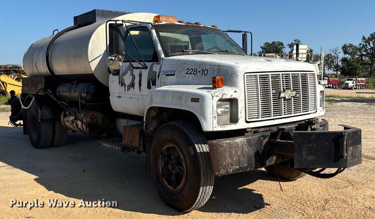 image for item ED2198 1994 Chevrolet Kodiak C6500 tack distributor truck