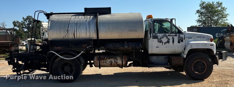 image for item ED2198 1994 Chevrolet Kodiak C6500 tack distributor truck