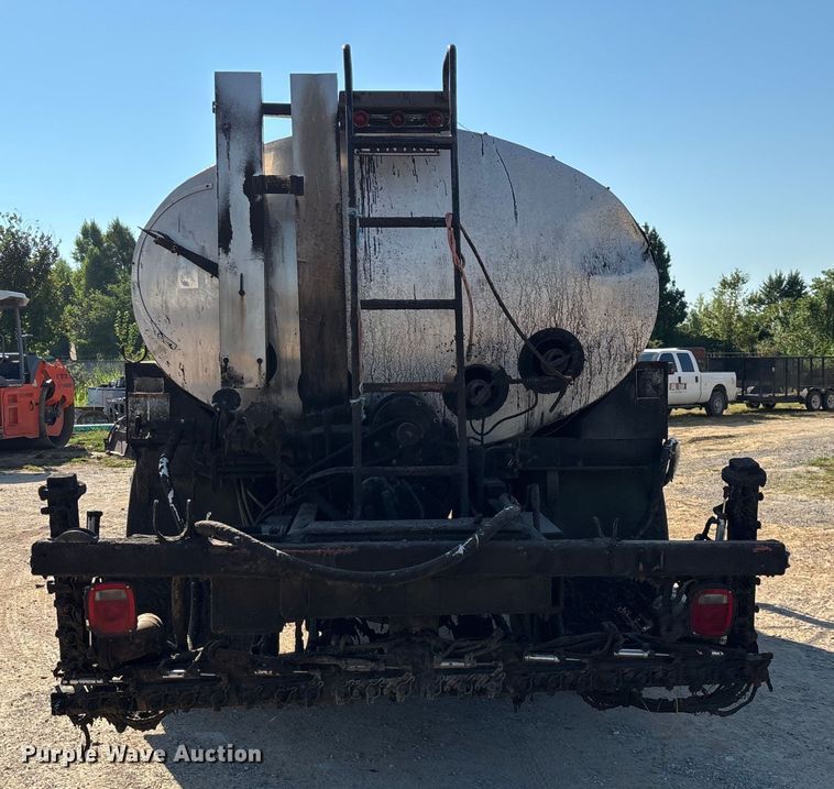 image for item ED2198 1994 Chevrolet Kodiak C6500 tack distributor truck