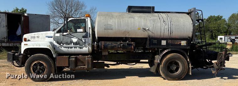 image for item ED2198 1994 Chevrolet Kodiak C6500 tack distributor truck