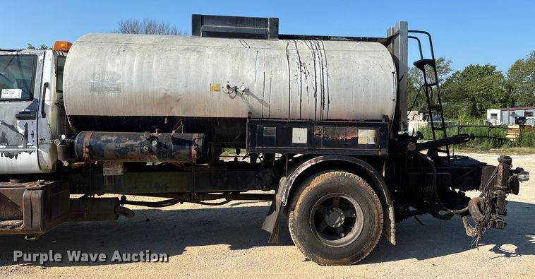 image for item ED2198 1994 Chevrolet Kodiak C6500 tack distributor truck