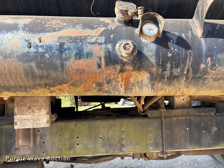 image for item ED2198 1994 Chevrolet Kodiak C6500 tack distributor truck