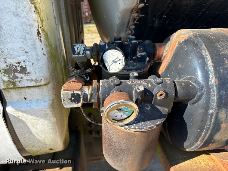 image for item ED2198 1994 Chevrolet Kodiak C6500 tack distributor truck