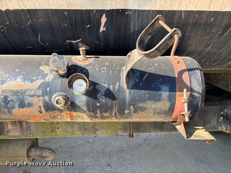 image for item ED2198 1994 Chevrolet Kodiak C6500 tack distributor truck