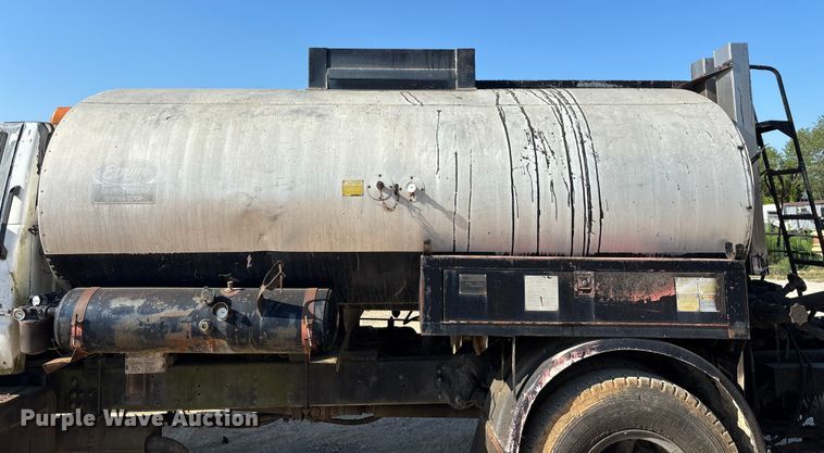 image for item ED2198 1994 Chevrolet Kodiak C6500 tack distributor truck