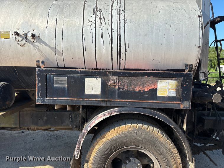 image for item ED2198 1994 Chevrolet Kodiak C6500 tack distributor truck