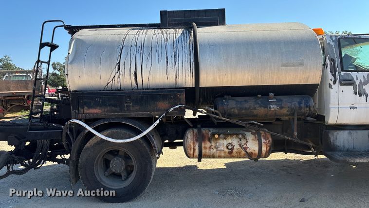 image for item ED2198 1994 Chevrolet Kodiak C6500 tack distributor truck