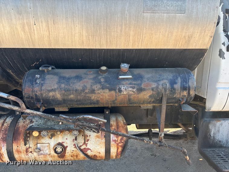 image for item ED2198 1994 Chevrolet Kodiak C6500 tack distributor truck