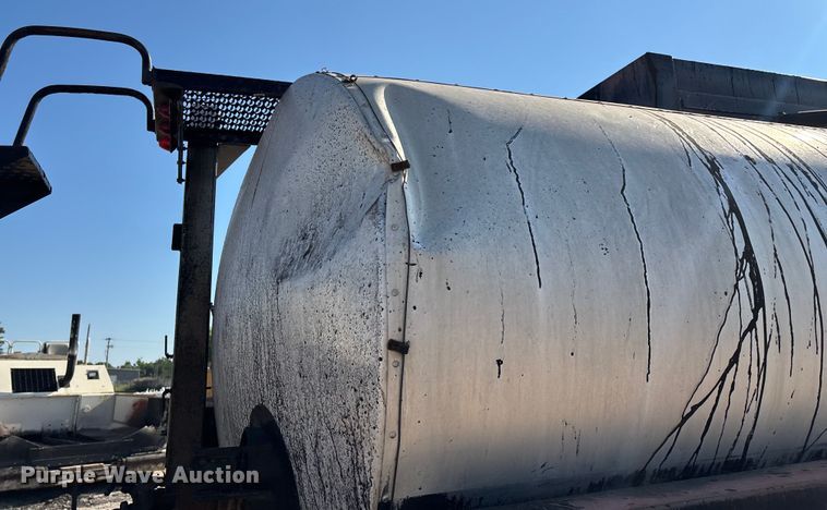 image for item ED2198 1994 Chevrolet Kodiak C6500 tack distributor truck