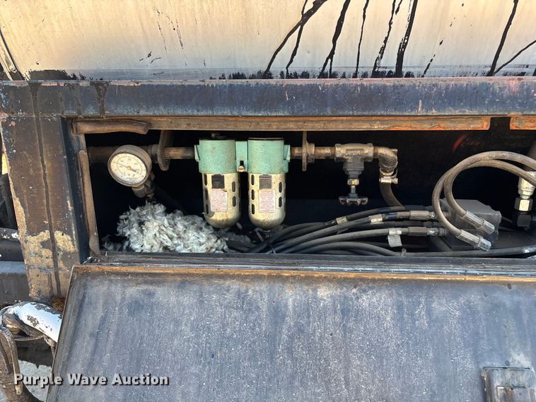 image for item ED2198 1994 Chevrolet Kodiak C6500 tack distributor truck