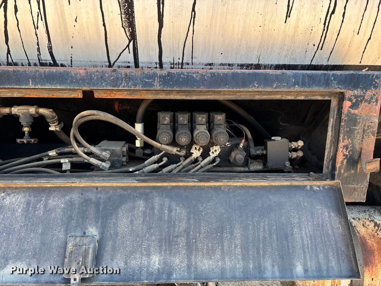 image for item ED2198 1994 Chevrolet Kodiak C6500 tack distributor truck