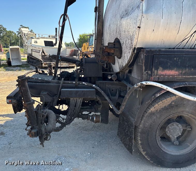 image for item ED2198 1994 Chevrolet Kodiak C6500 tack distributor truck