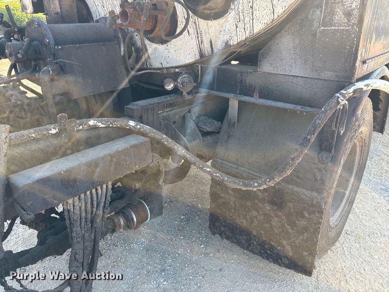 image for item ED2198 1994 Chevrolet Kodiak C6500 tack distributor truck