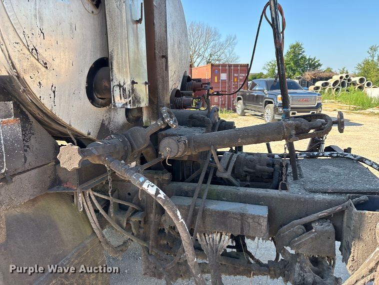 image for item ED2198 1994 Chevrolet Kodiak C6500 tack distributor truck