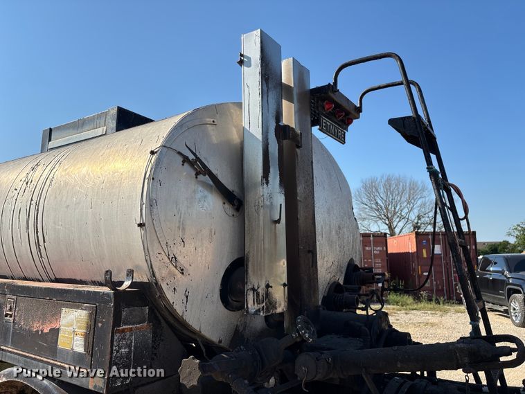 image for item ED2198 1994 Chevrolet Kodiak C6500 tack distributor truck