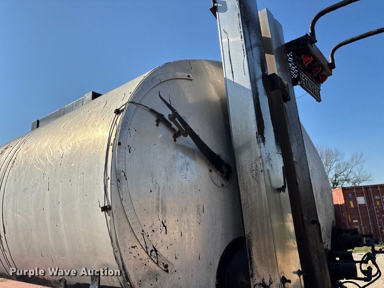 image for item ED2198 1994 Chevrolet Kodiak C6500 tack distributor truck