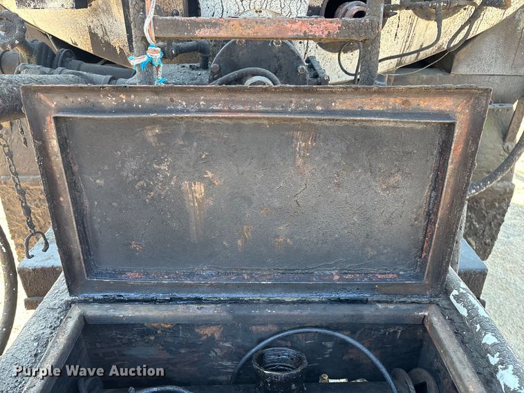 image for item ED2198 1994 Chevrolet Kodiak C6500 tack distributor truck